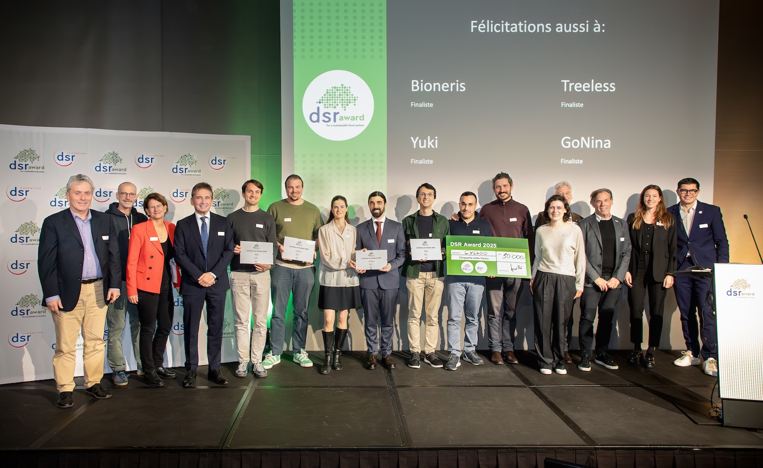 Photos du lauréat, des finalistes et des membres du jury de l'édition 2025